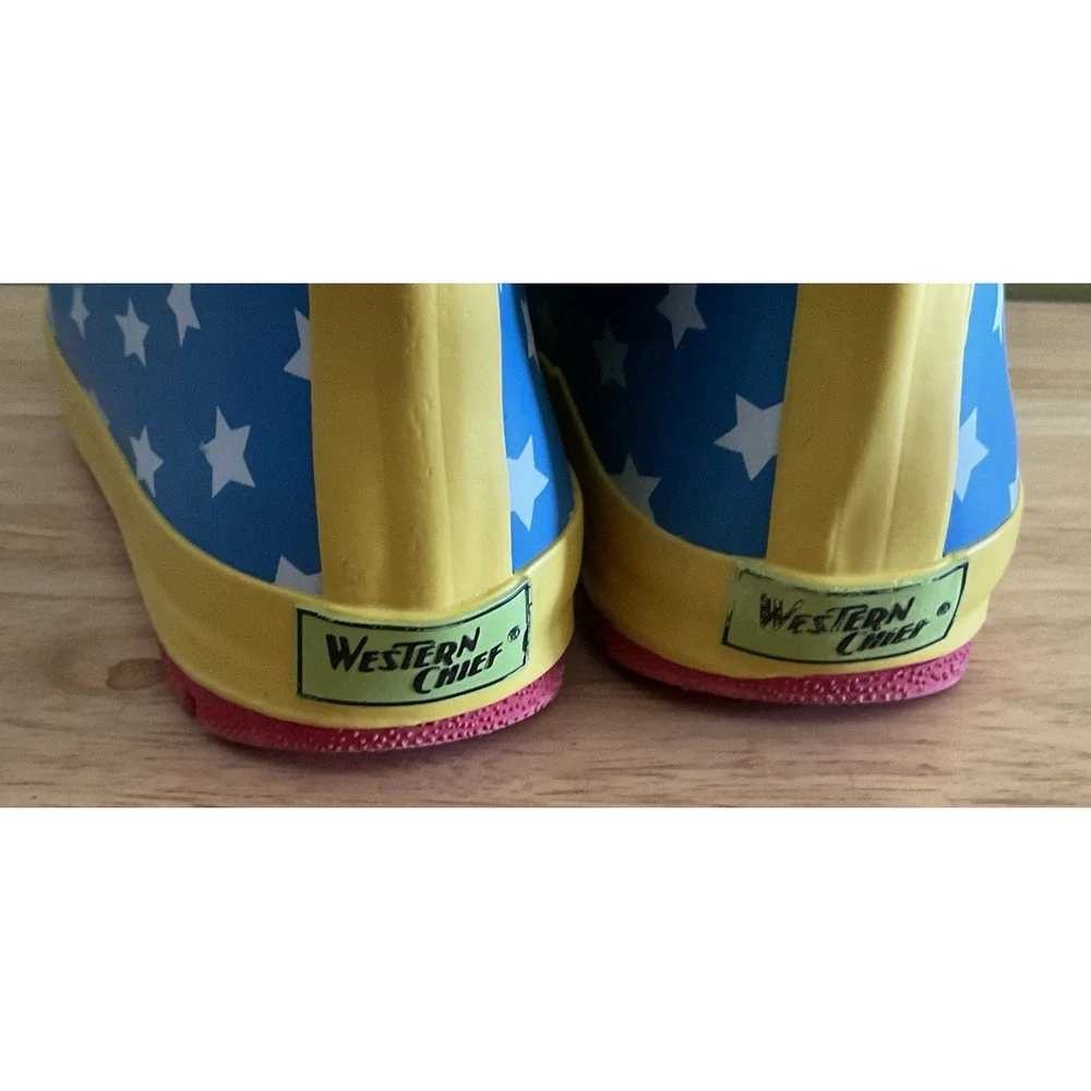 Western Chief Wonder Woman Rain Boots, Kids Size 3‎